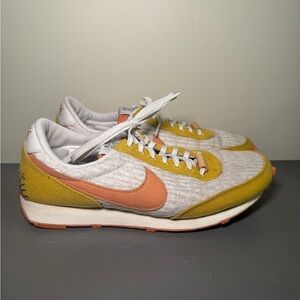 Women’s Nike DBREAK SE Sun Club Hot Curry Shoes Sneakers